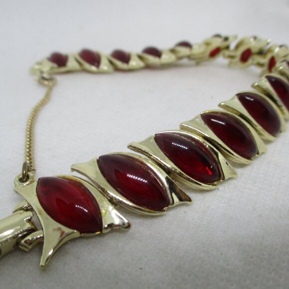 1950s Glass Cabochon Sectional Bracelet Clear Red Glass Gold Tone Metal Bracelet - Picture 6 of 9